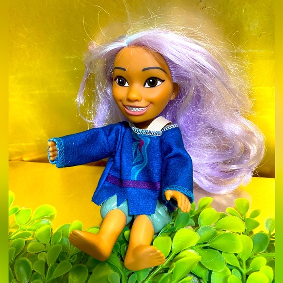 DISNEY RAYA AND THE DRAGON PETITE HUMAN SISU PURPLE & BLUE HAIR MOVABLE LIMBS 6” - Picture 4 of 8